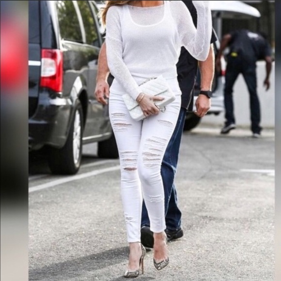 ✨LAST ONE ✨White distress skinny jeans - Picture 4 of 8